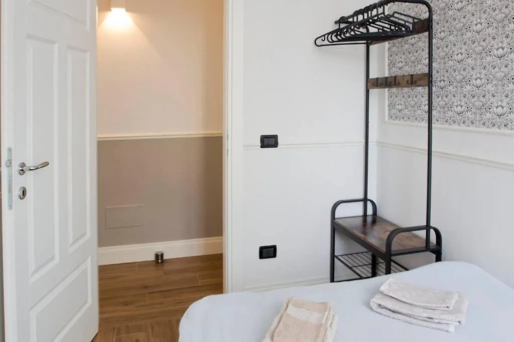 Dandy House On The Arno River Florence Apartment
