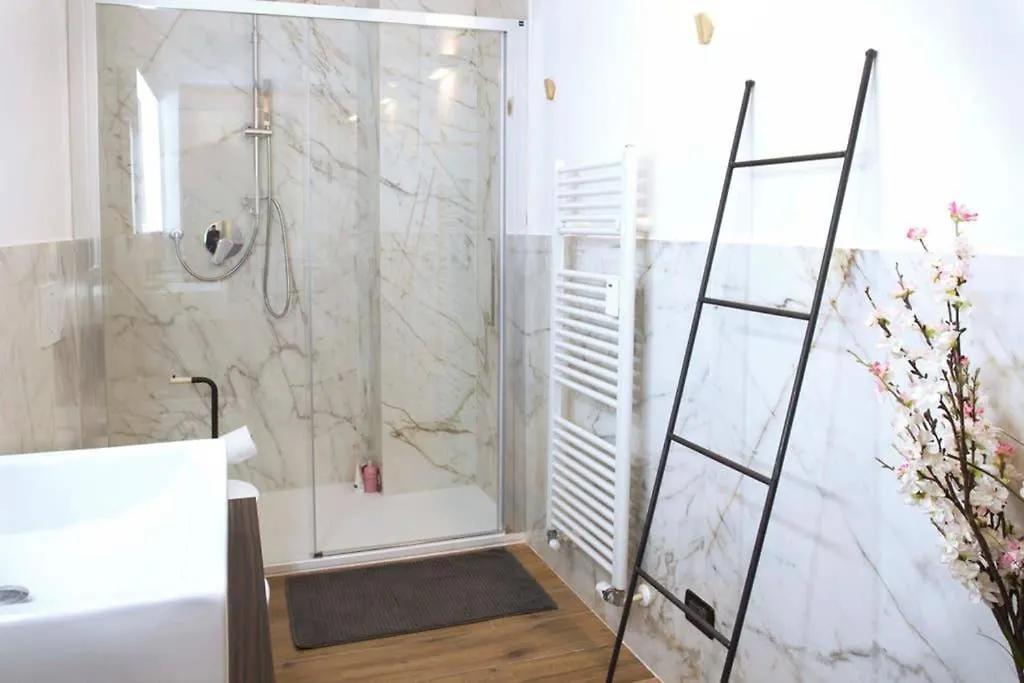 Dandy House On The Arno River Florence Apartment